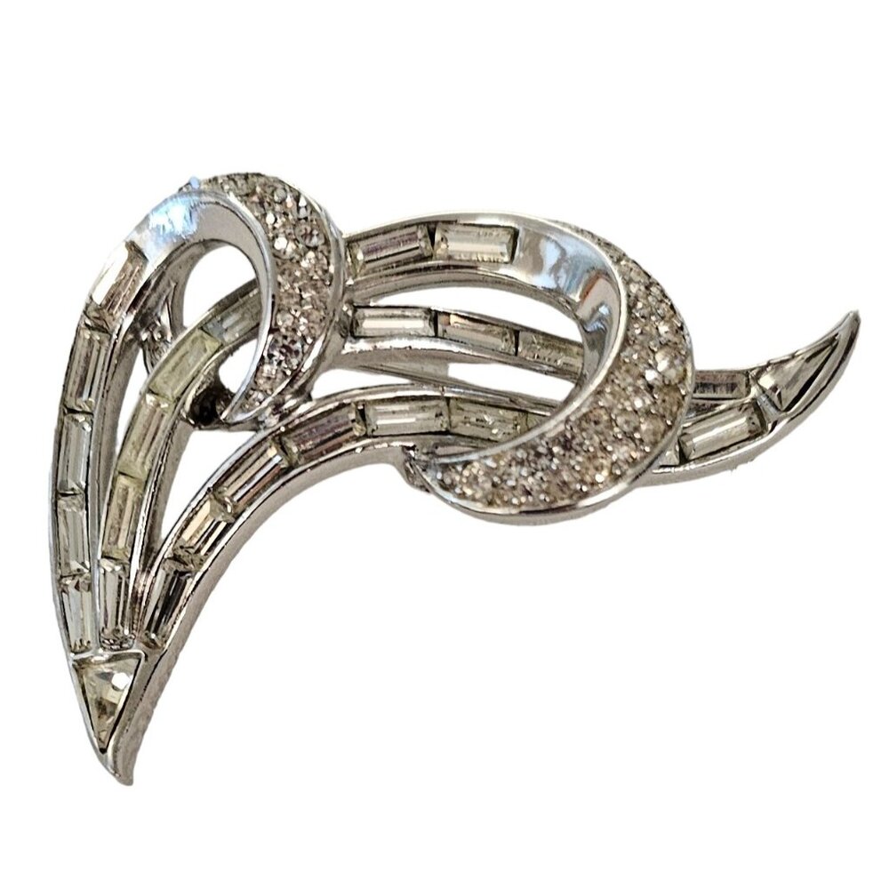 Trifari Rhodium Plated Rhinestone Swirl Sparkling Ribbon Brooch Pin, Signed L253